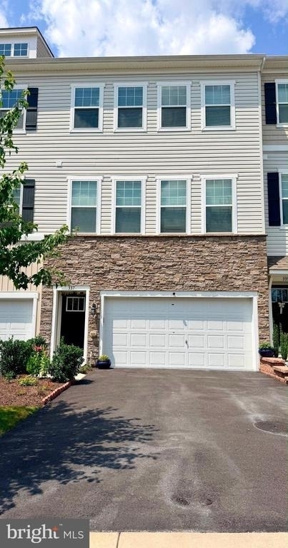 337 Dawson Place - Photo 0