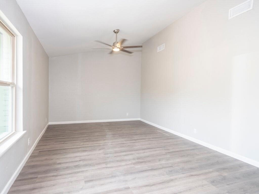 2526 Glen Springs Way - Photo 16