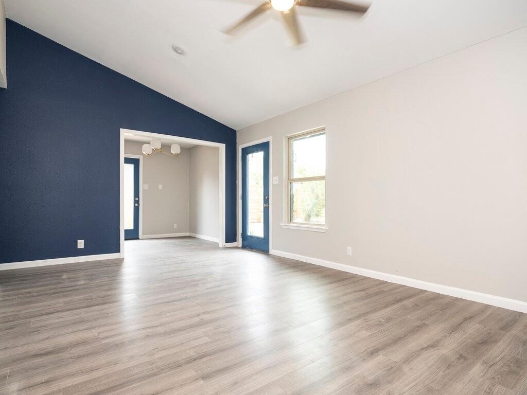 2526 Glen Springs Way - Photo 4