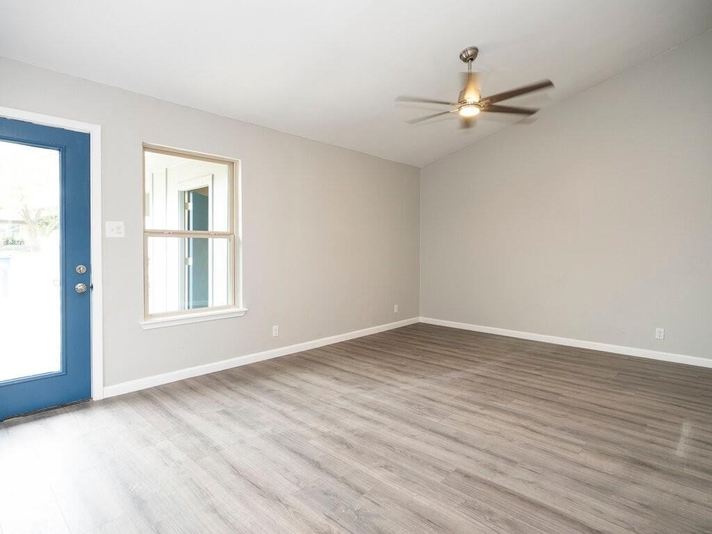 2526 Glen Springs Way - Photo 3