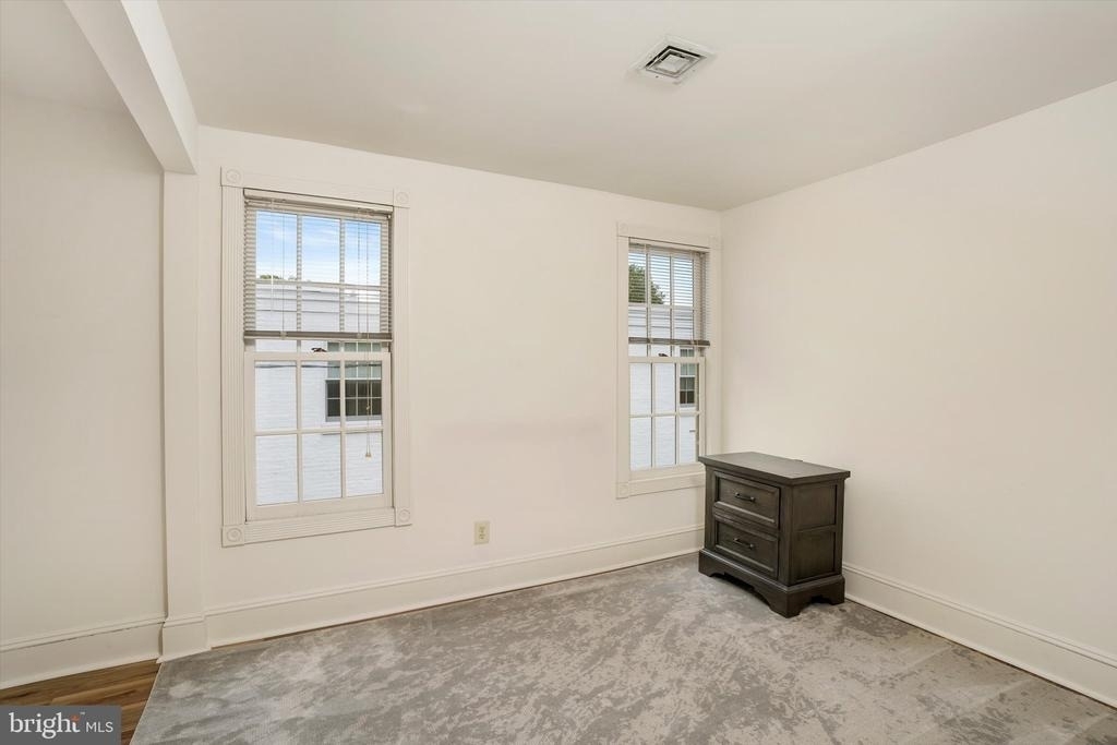 347 Nassau Street - Photo 7