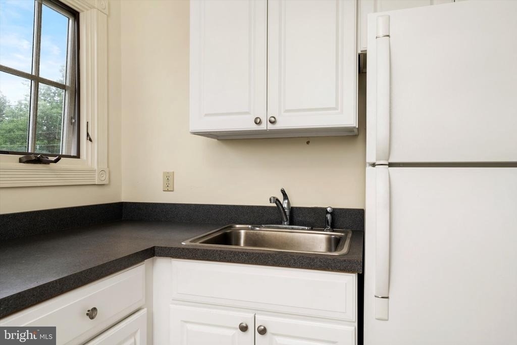 347 Nassau Street - Photo 14