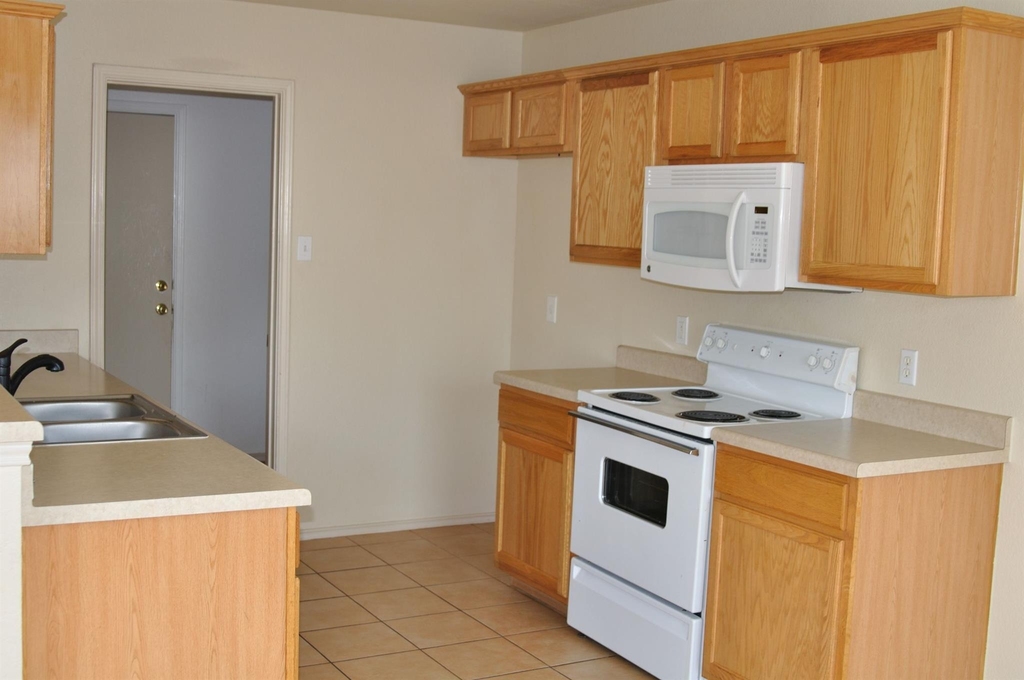 12913 Thomas Jefferson St - Photo 5
