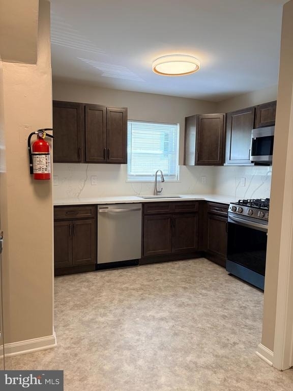 151 E Bettlewood Avenue - Photo 3