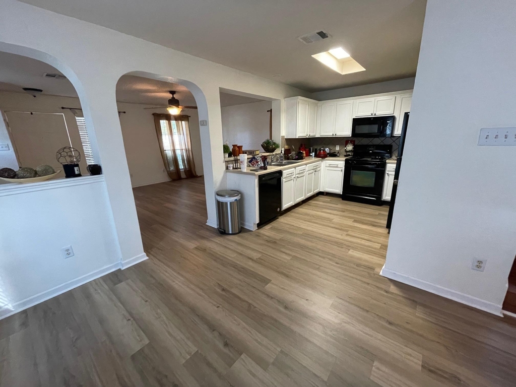 1000 Berry Bend Path - Photo 1