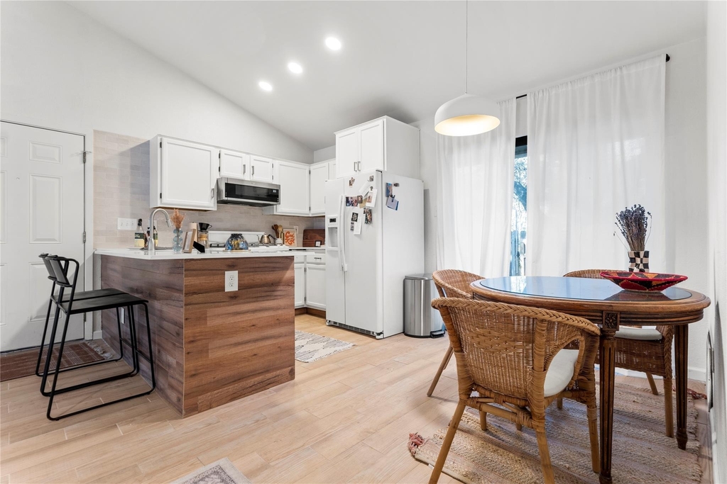 1411 Gracy Farms Ln - Photo 6