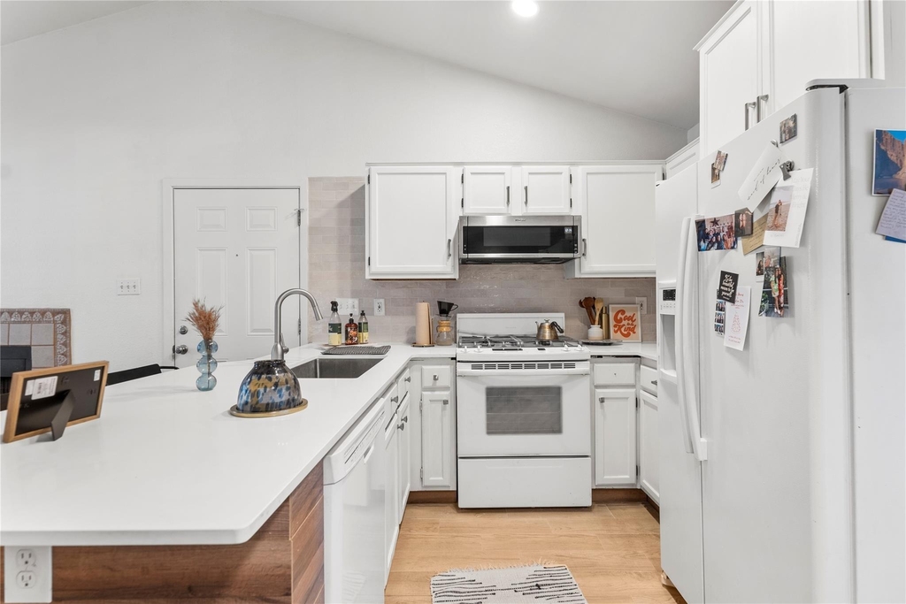 1411 Gracy Farms Ln - Photo 1