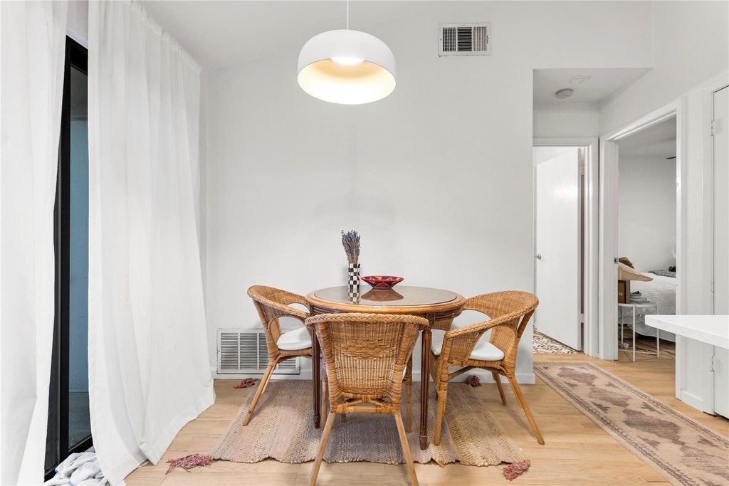 1411 Gracy Farms Ln - Photo 7