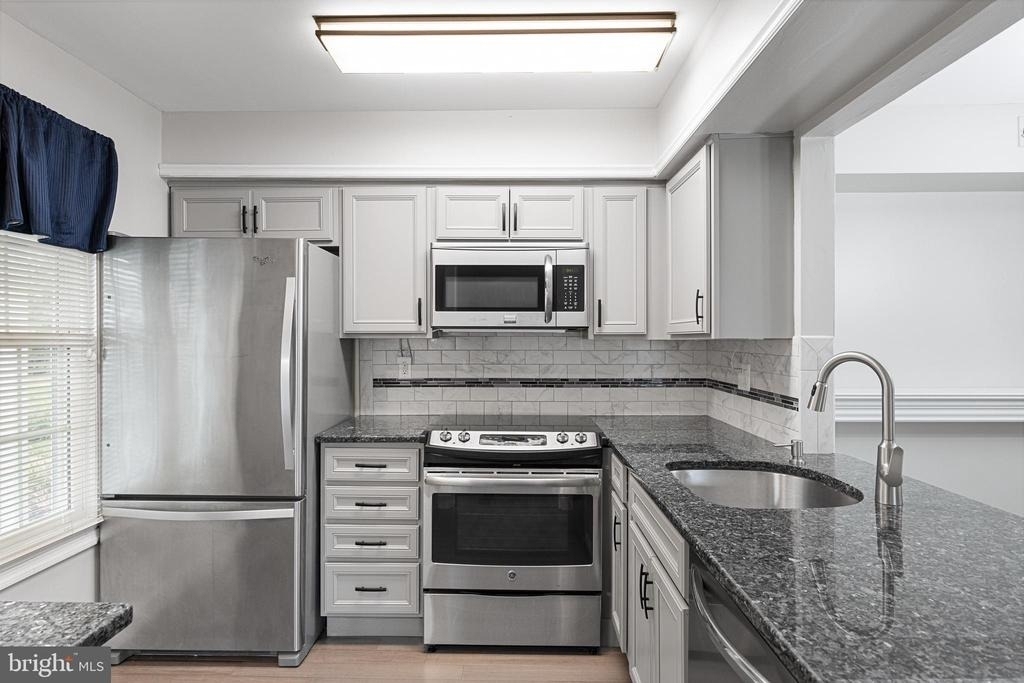 380 Delancey Place - Photo 6