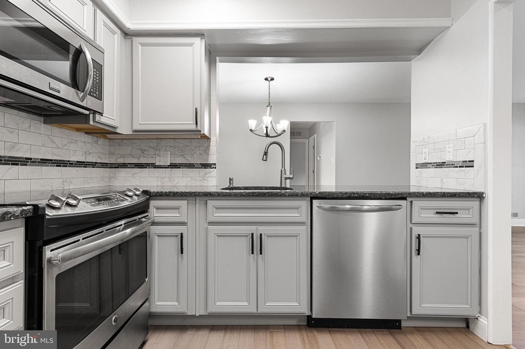 380 Delancey Place - Photo 8