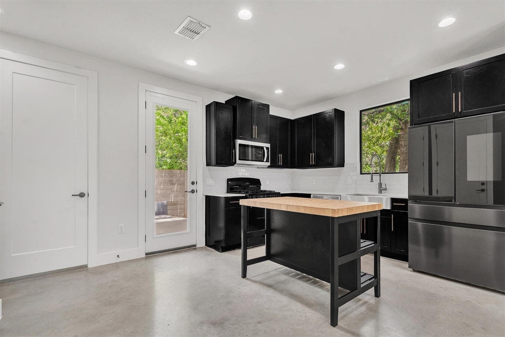 408 W Odell St - Photo 8