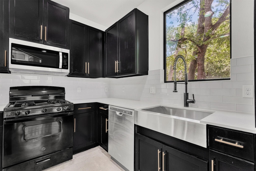 408 W Odell St - Photo 7