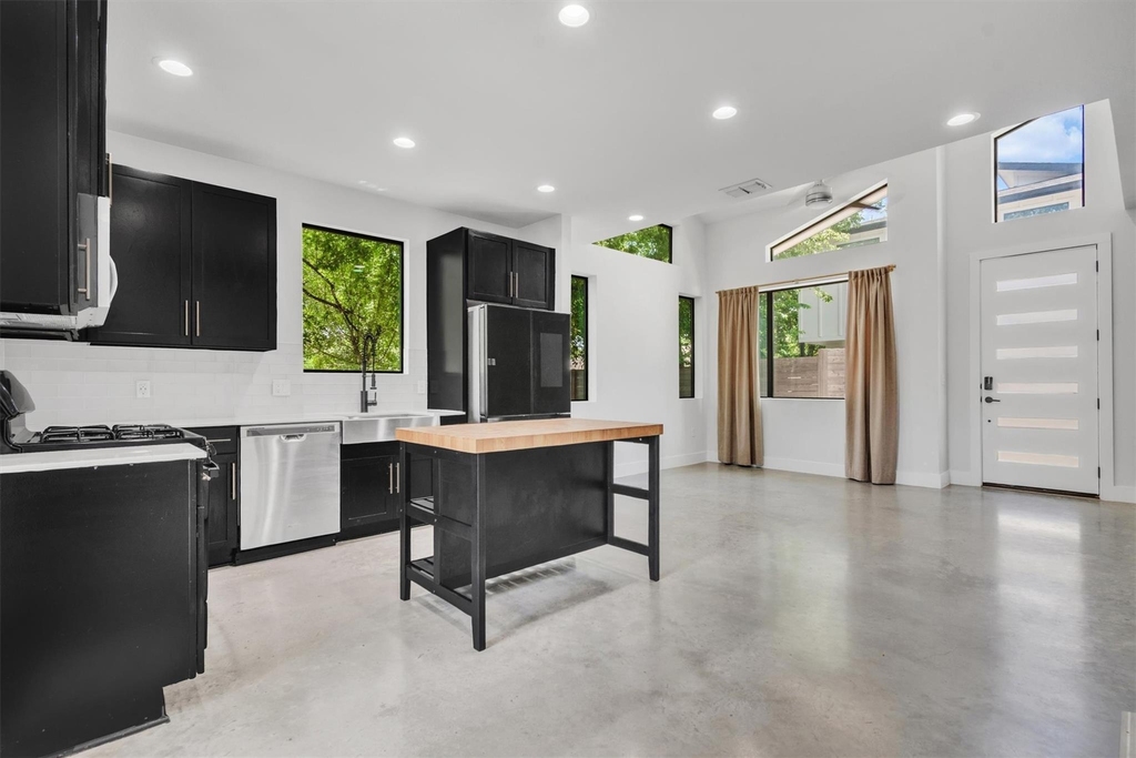 408 W Odell St - Photo 9