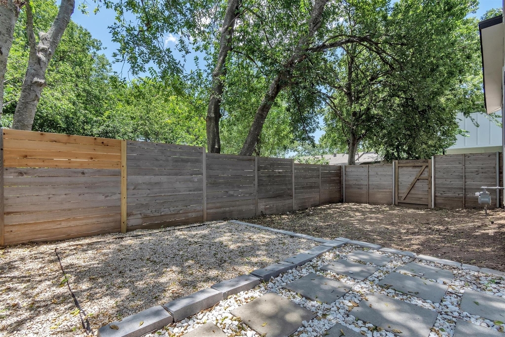 408 W Odell St - Photo 29