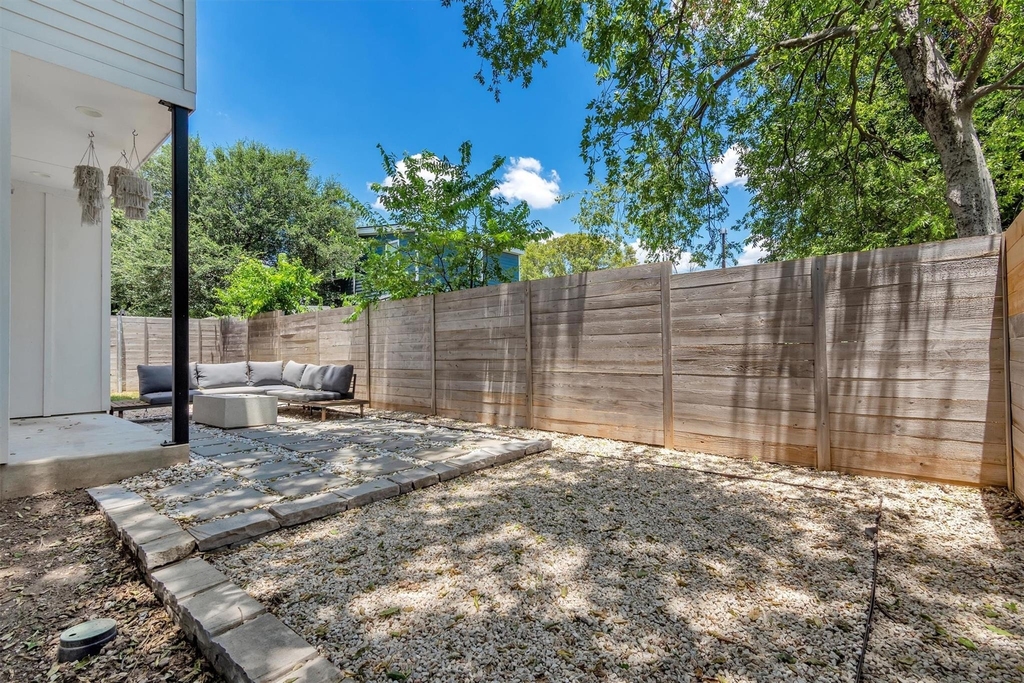 408 W Odell St - Photo 32