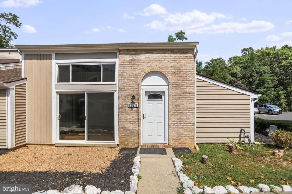1523 Kensington Drive - Photo 1