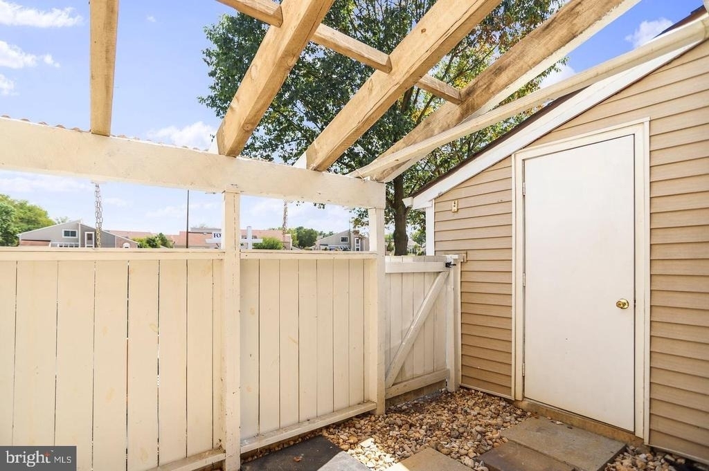 1523 Kensington Drive - Photo 21