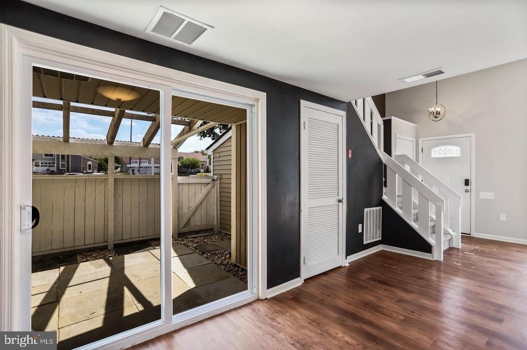 1523 Kensington Drive - Photo 7