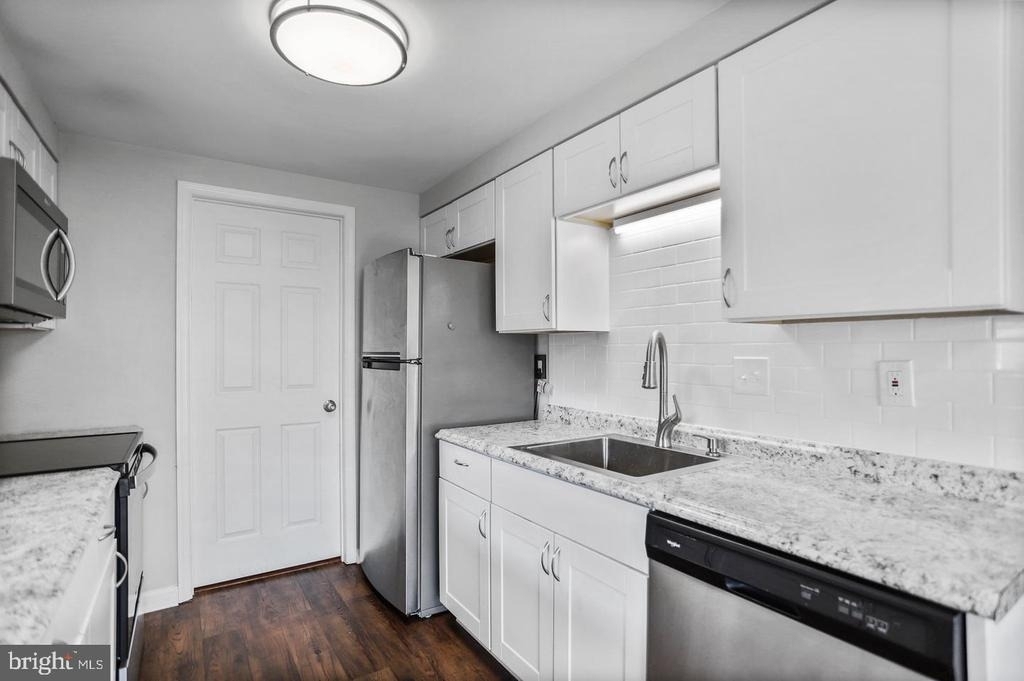 1523 Kensington Drive - Photo 9