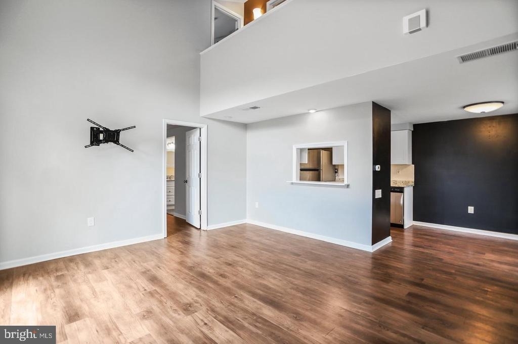 1523 Kensington Drive - Photo 4