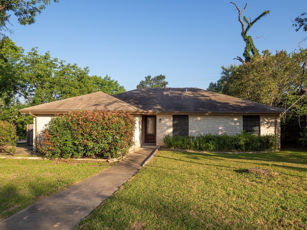 4804 Broadhill Dr - Photo 0