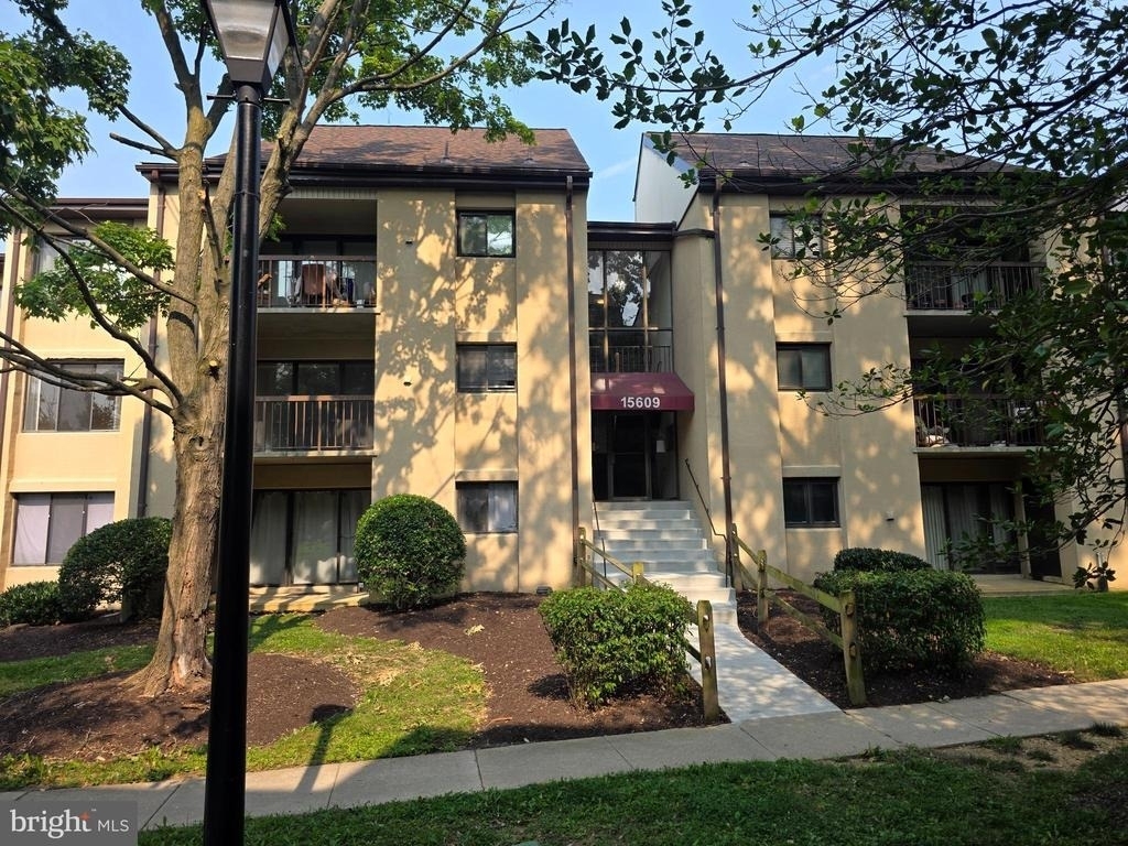 15609 Dorset Road - Photo 1