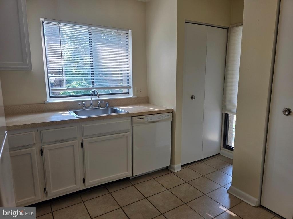 15609 Dorset Road - Photo 9