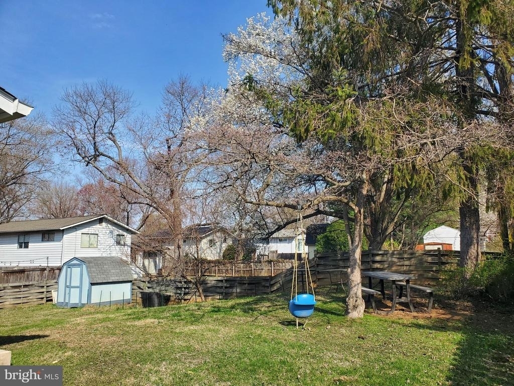 702 W Edmonston Drive - Photo 33