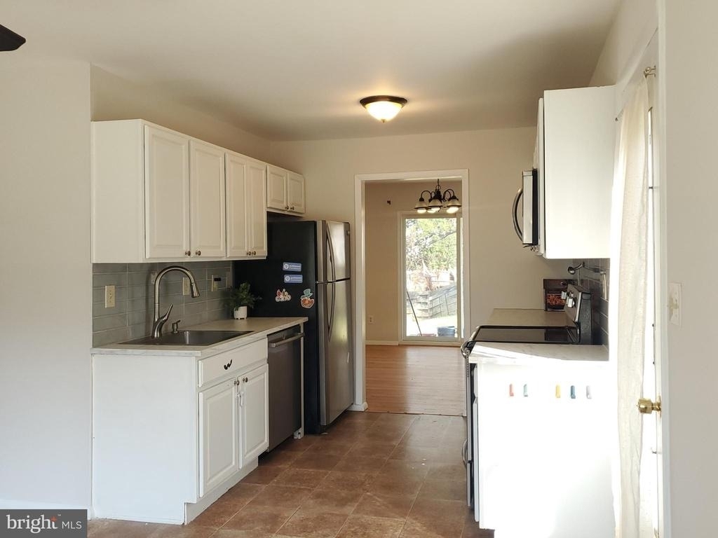 702 W Edmonston Drive - Photo 10
