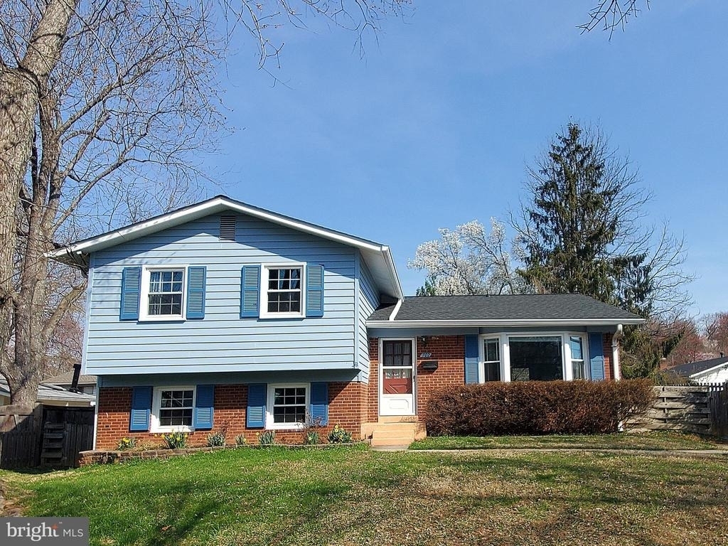 702 W Edmonston Drive - Photo 0