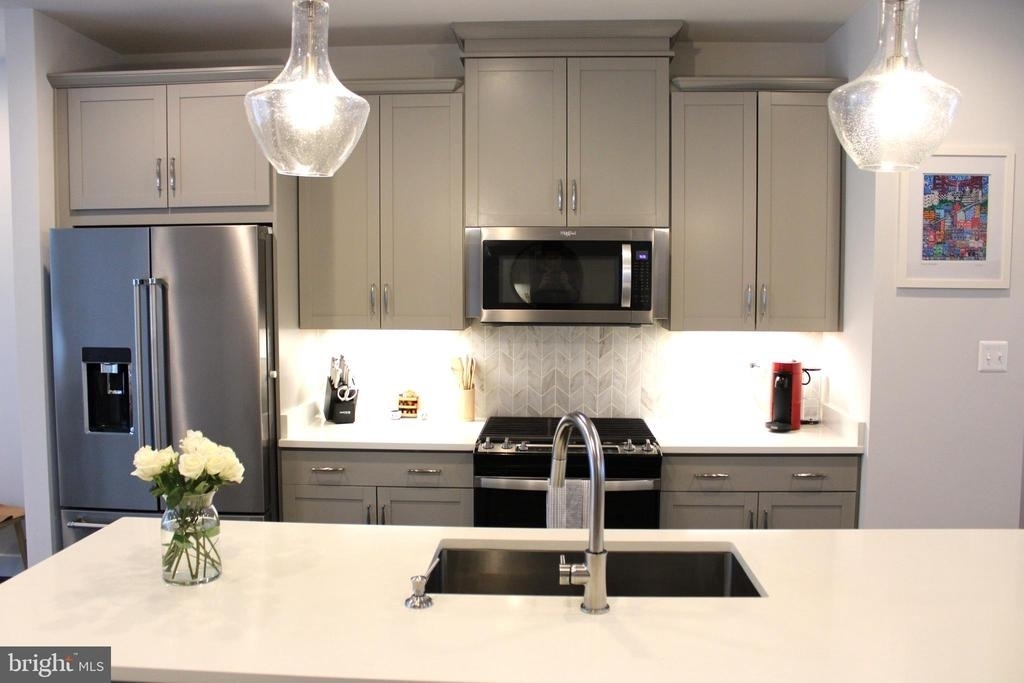 5040 Oakmoore Drive - Photo 3