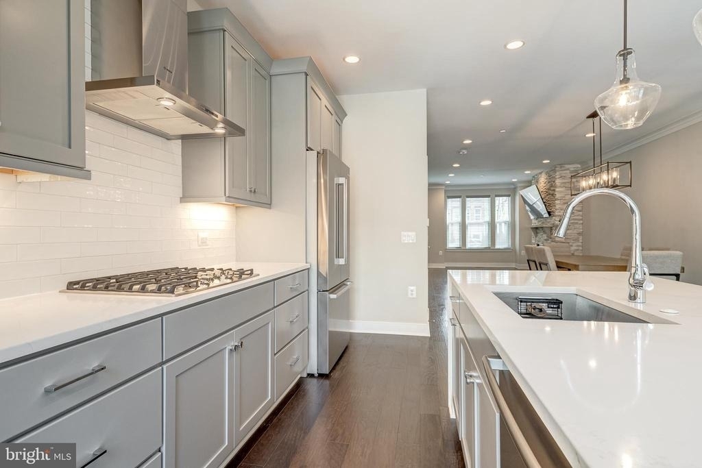 10326 Grosvenor Place - Photo 6