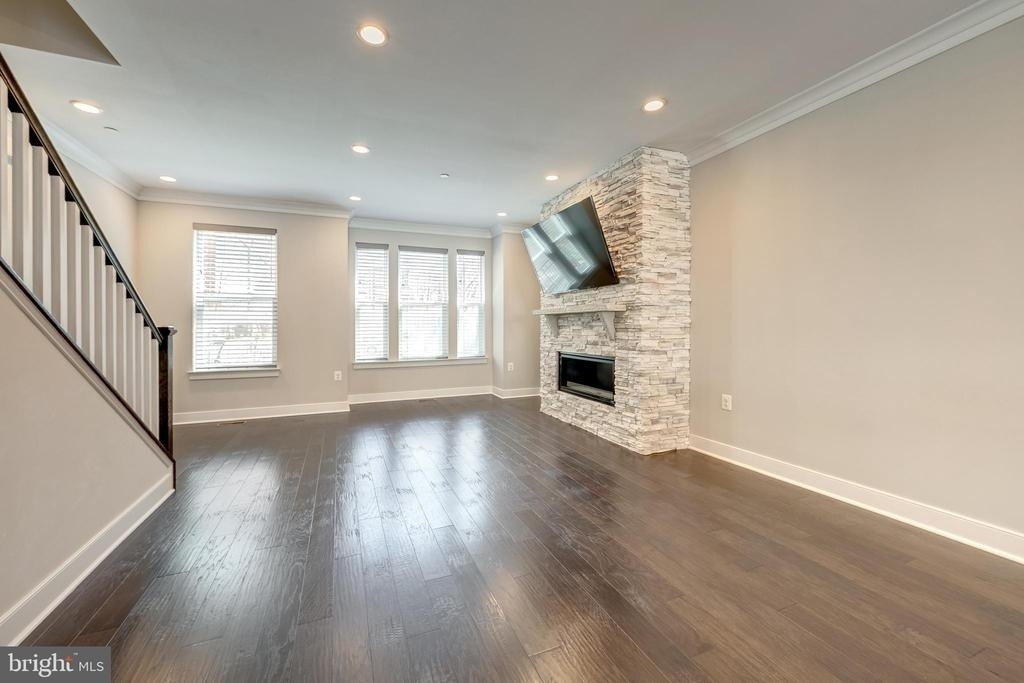 10326 Grosvenor Place - Photo 10
