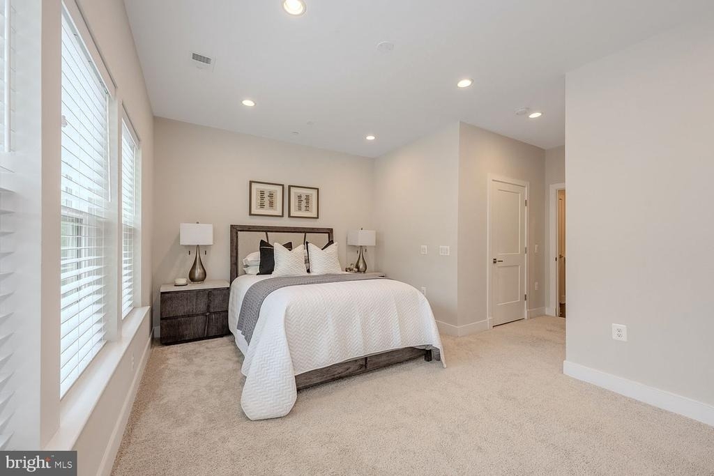 10326 Grosvenor Place - Photo 26