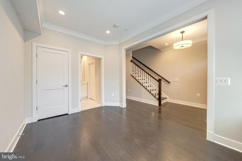 10326 Grosvenor Place - Photo 20