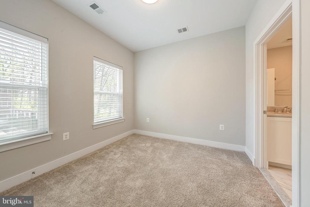 10326 Grosvenor Place - Photo 34