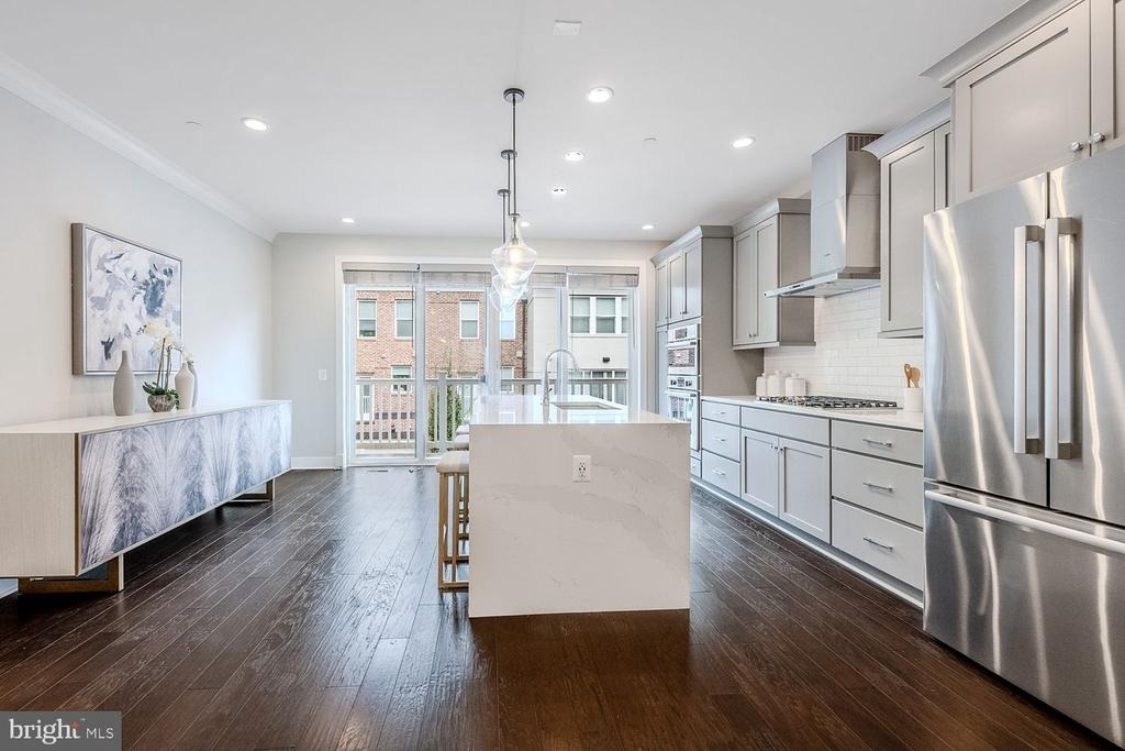 10326 Grosvenor Place - Photo 5
