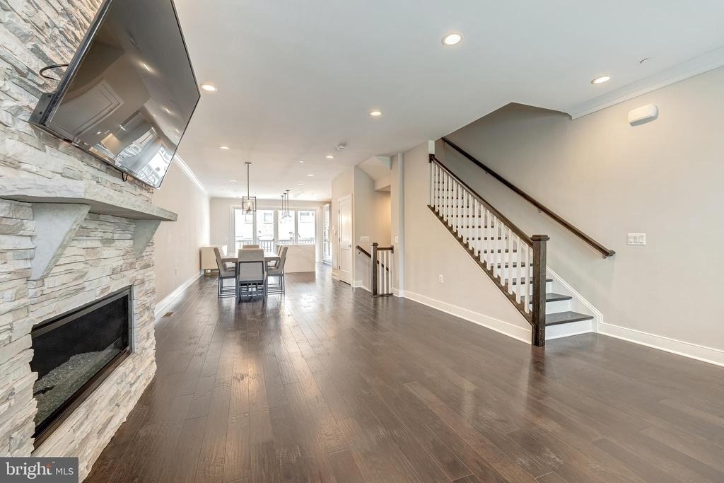10326 Grosvenor Place - Photo 11