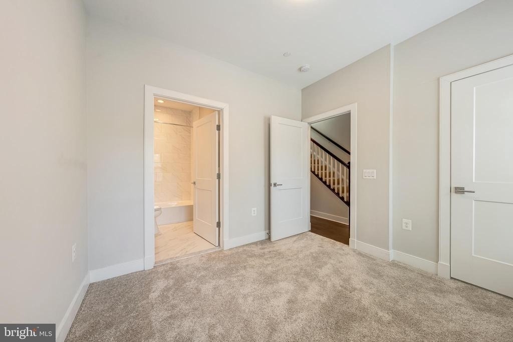 10326 Grosvenor Place - Photo 38