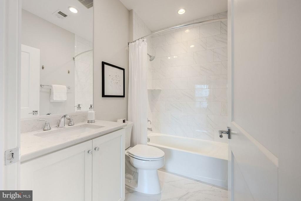 10326 Grosvenor Place - Photo 37
