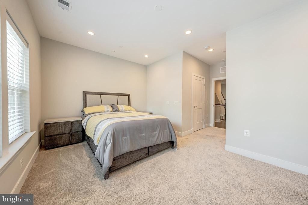 10326 Grosvenor Place - Photo 30