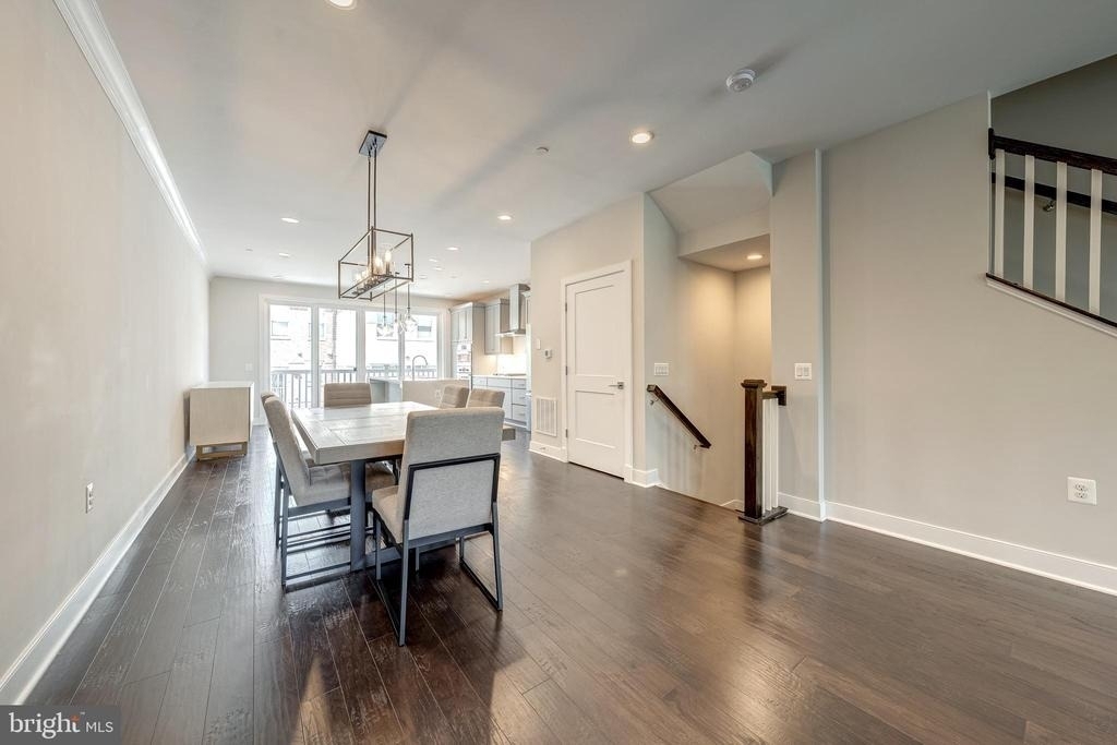 10326 Grosvenor Place - Photo 12