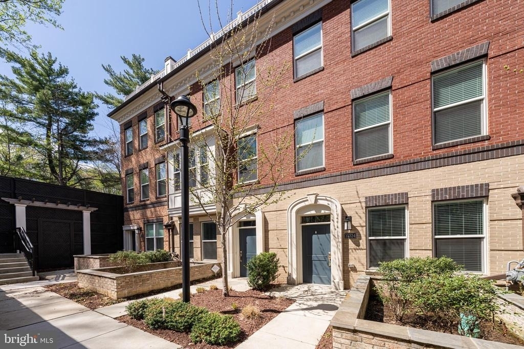10326 Grosvenor Place - Photo 1