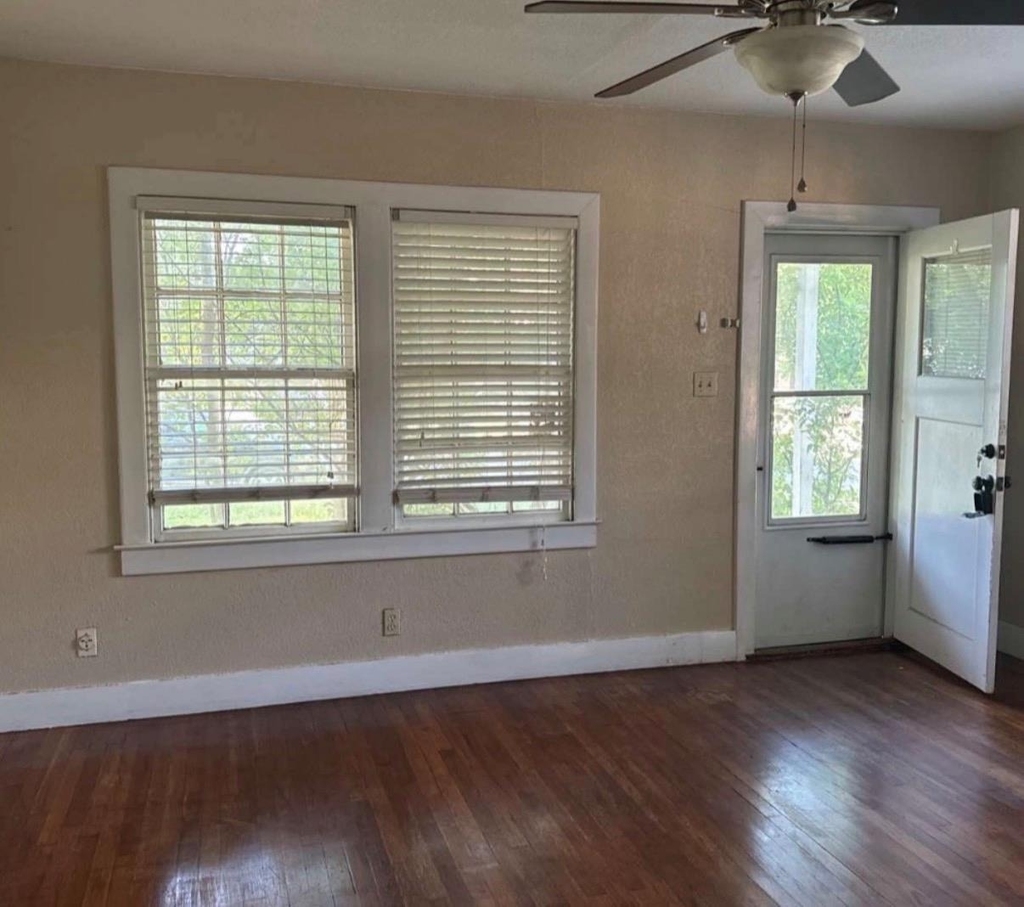 1913 W 38th St - Photo 2