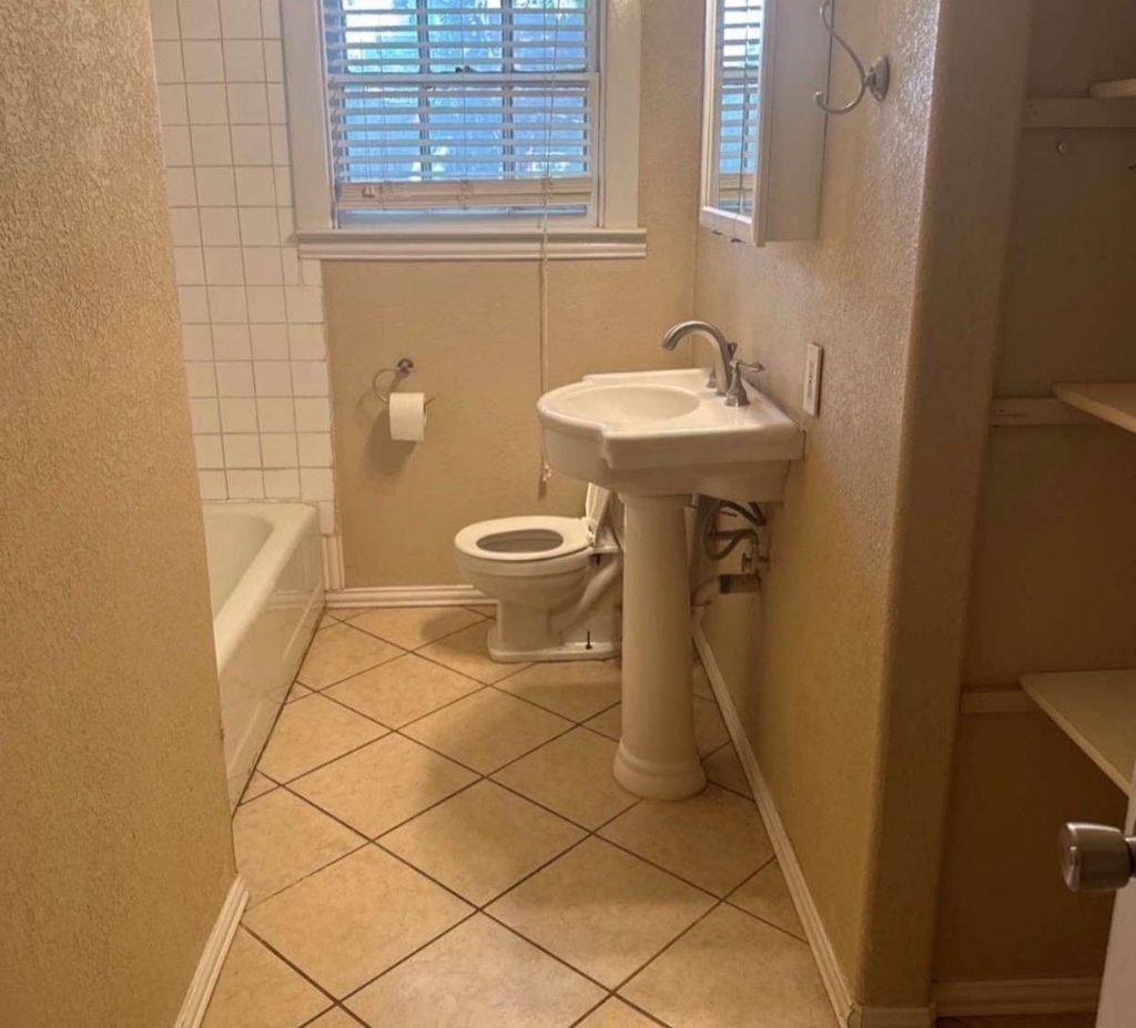 1913 W 38th St - Photo 6