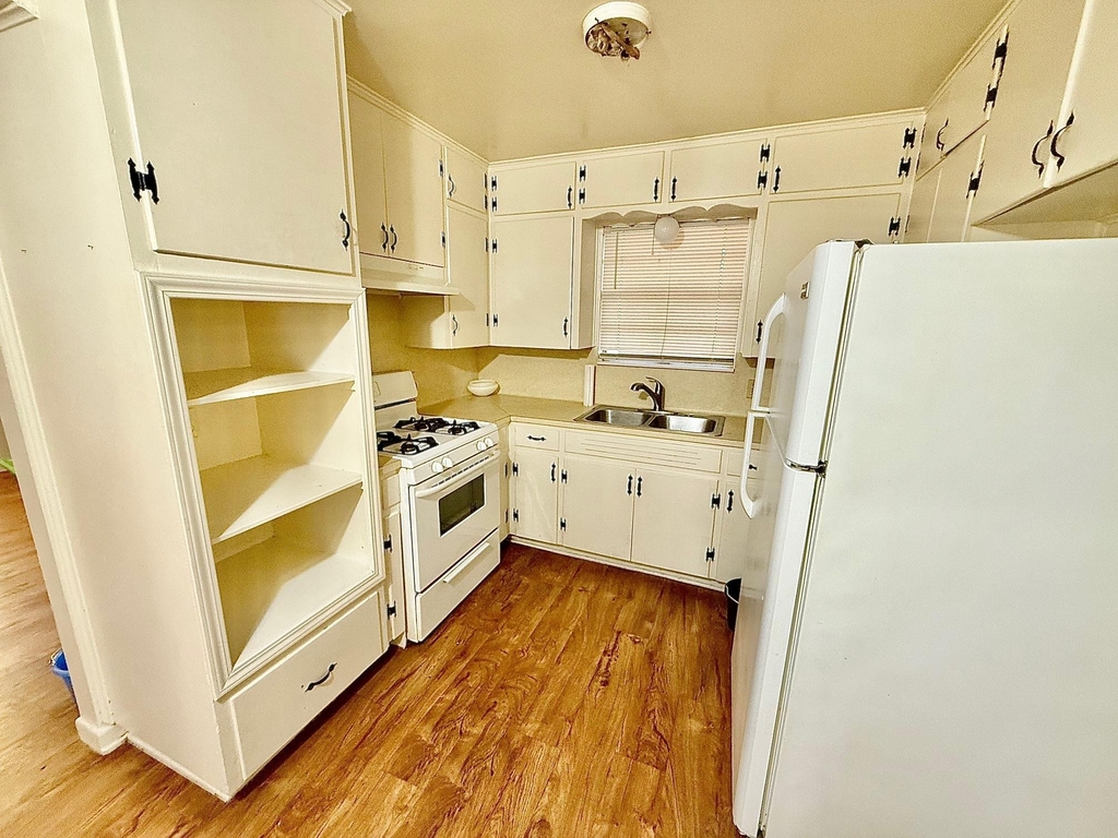 2411 S 5th St - Photo 3
