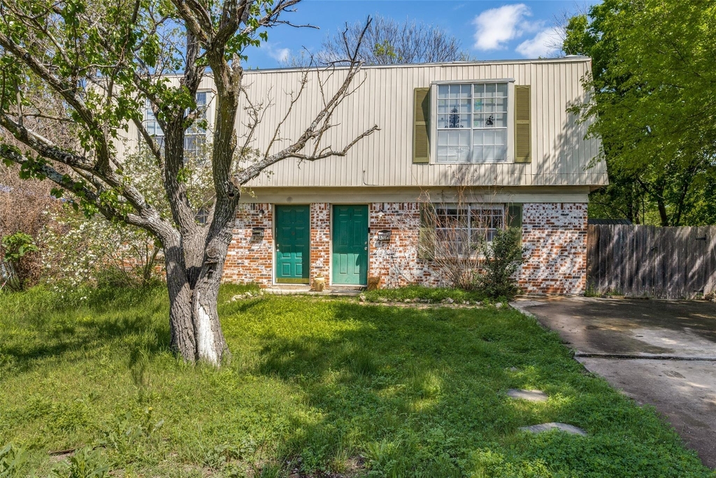 2212 Lanier Dr - Photo 0