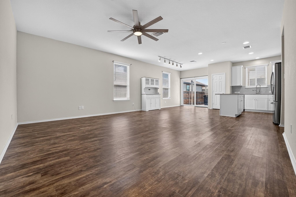 612 Sonterra Blvd - Photo 5