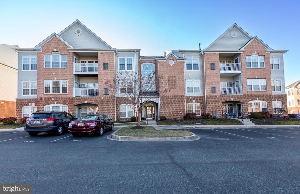 712 Kings Path - Photo 0