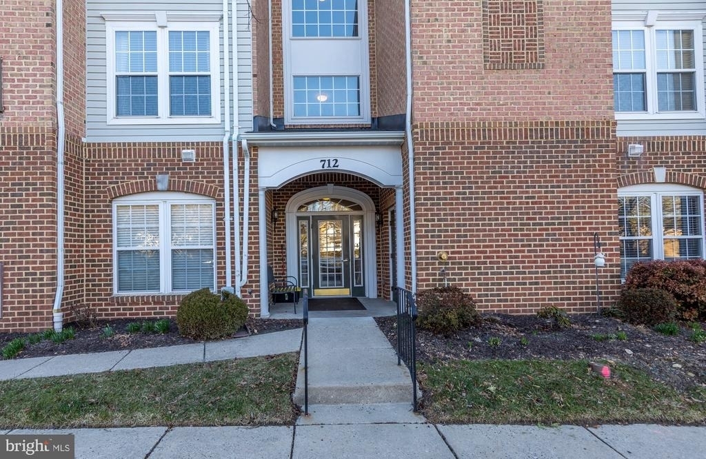 712 Kings Path - Photo 1